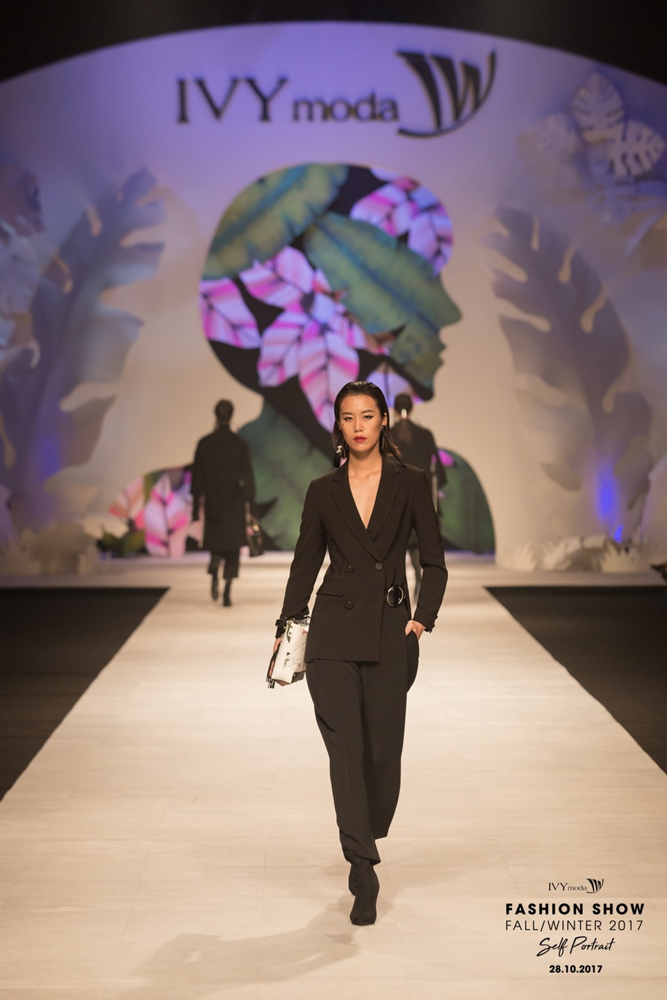 Những dấu ấn đậm nét của IVY moda fashion show 2017 - 13 Những dấu ấn đậm nét của IVY moda fashion show 2017 - 13