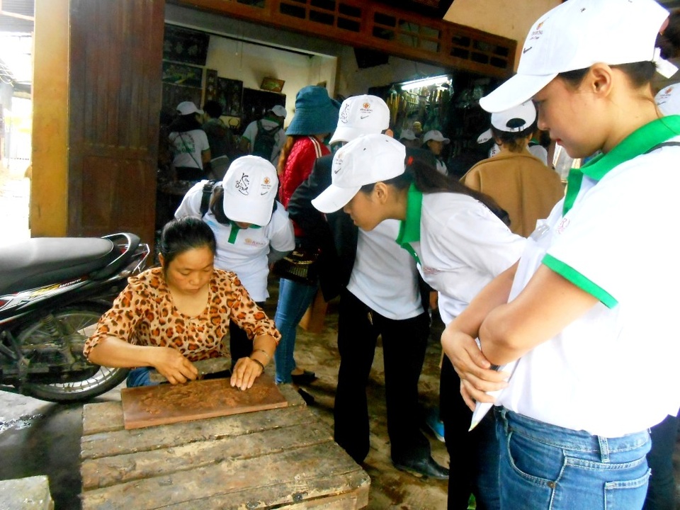 Hội An: Rộn ràng lễ giỗ Tổ nghề mộc Kim Bồng - 19 Hội An: Rộn ràng lễ giỗ Tổ nghề mộc Kim Bồng - 19