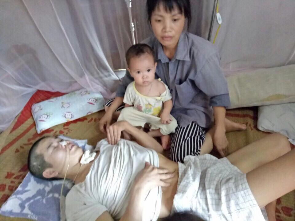 Xót xa người mẹ có con gái chết vì tai nạn xe máy, chồng lại nguy kịch vì tai nạn tàu hỏa - 3 Chị Nguyệt phải trải qua nỗi đau kinh hoàng khi con gái vừa mất do bị xe máy đâm chưa đầy 50 ngày thì chồng bị nạn.