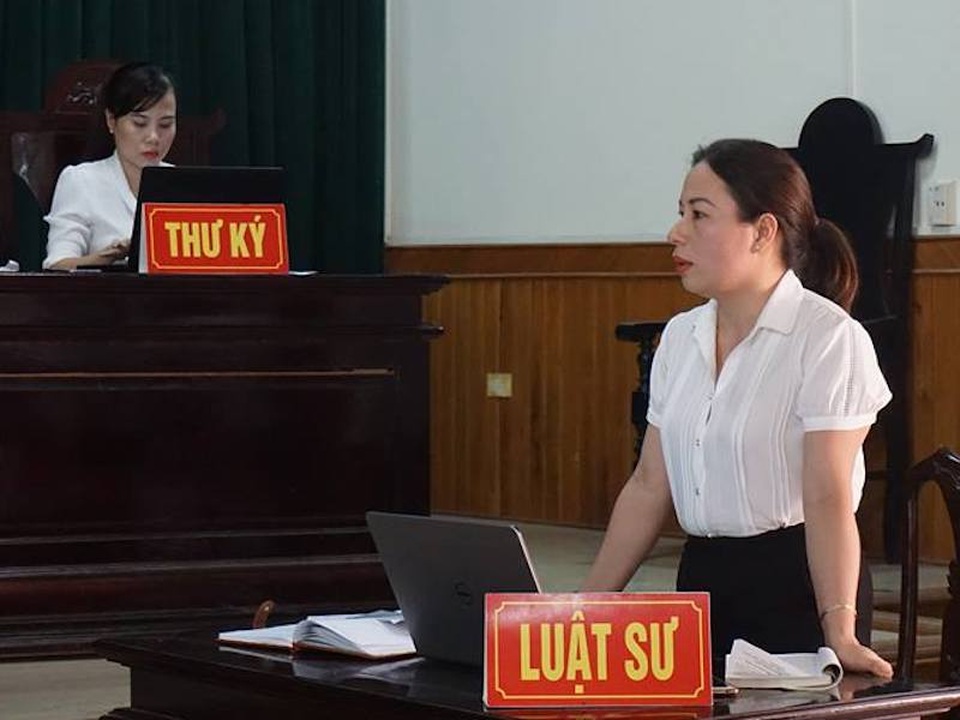 
Luật sư Lê Thị Kim Soa đề nghị HĐXX cân nhắc xem xét, tuyên Lê Văn Khánh không phạm tội Cướp tài sản.
