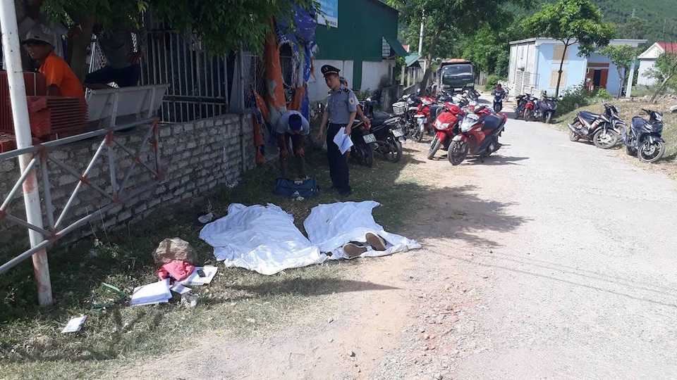 Xe con lộn nhiều vòng sau cú đâm của tàu hỏa, 4 người thương vong - 2
Vụ tai nạn nghiêm trọng khiến 2 người tử vong, 2 người bị thương.