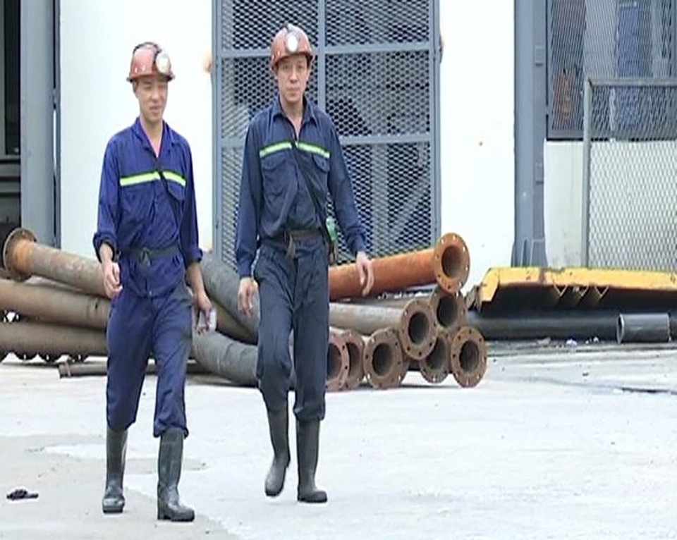 Đã tìm thấy thi thể công nhân bị kẹt trong hầm lò - 1
Công nhân tham gia cứu nạn (ảnh CTV)