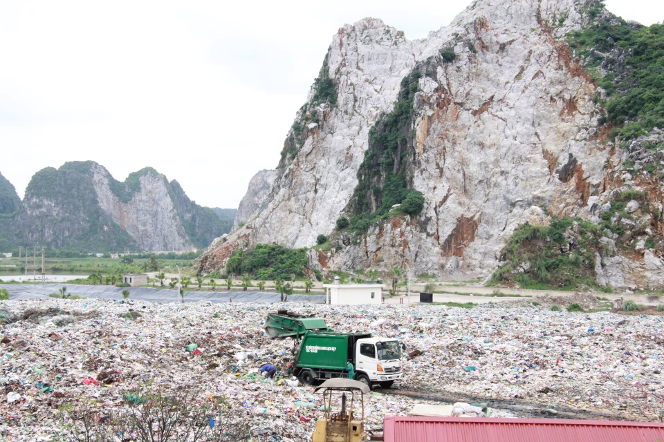 
Bãi rác khủng gây ô nhiễm nghiêm trọng
