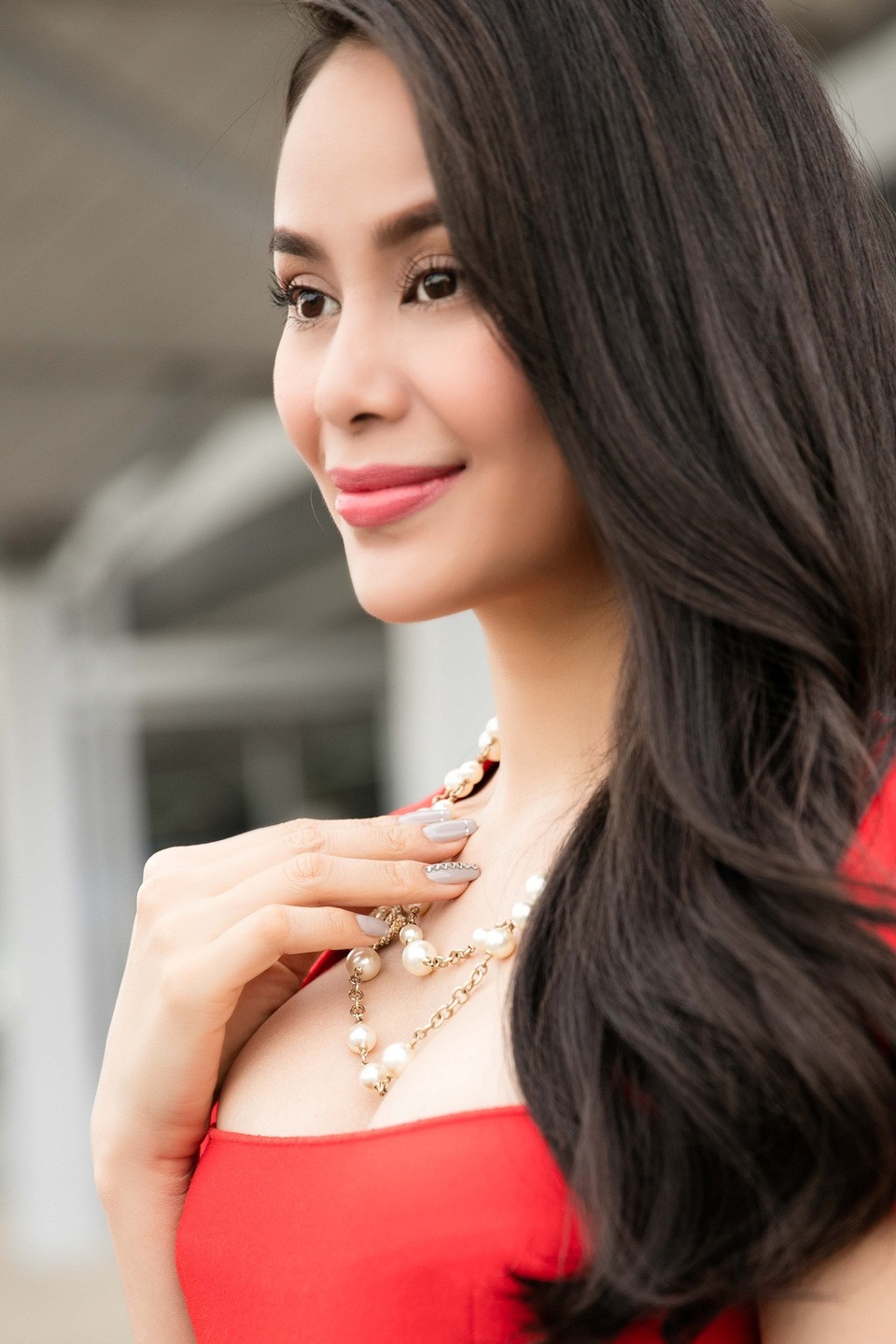 Sella Trương sinh năm 1992, cao 1,72 m, tốt nghiệp chuyên ngành Quản lý nhà hàng khách sạn tại Mỹ. Cô được biết đến là diễn viên, người mẫu tại TP.HCM. Tham gia showbiz với vai trò người mẫu ảnh, người đẹp dần chuyển hướng sang lĩnh vực phim ảnh và nhận được đánh giá cao về khả năng diễn xuất, cũng như cảm nhận vai diễn. Những bộ phim Sella Trương tham gia là Gọi nắng, Xúc xắc mùa thu, Tối nay 8 giờ,…