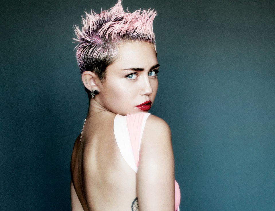 Chuyện gì xảy ra khi đêm nhạc đình đám bị hoãn vào phút cuối? - 6 Miley Cyrus