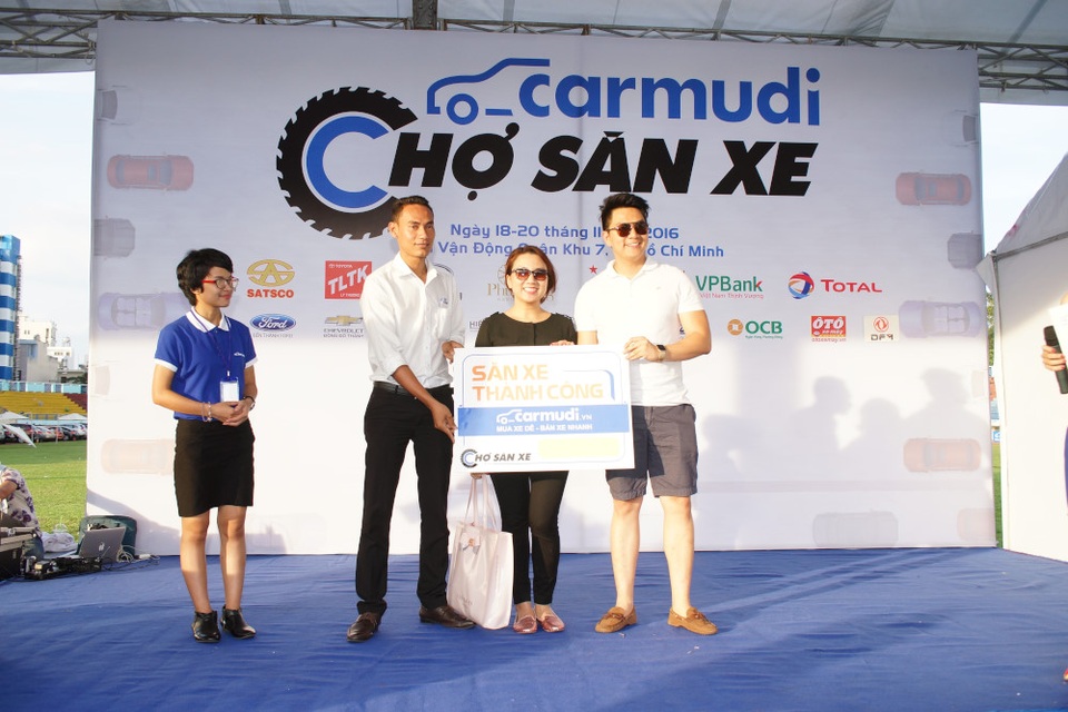 Chợ Săn Xe lần thứ 5 - Chốn mua xe vui chơi dành cho gia đình dịp cuối tuần - 3
Khách hàng săn xe thành công tại sự kiện Chợ Săn Xe lần thứ 4 (11/2016) diễn ra tại TP. HCM