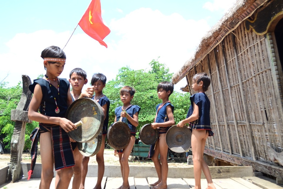 Giữ hồn cồng chiêng Tây Nguyên của các “Chiêng nhí” - 2 Giữ hồn cồng chiêng Tây Nguyên của các “Chiêng nhí” - 2