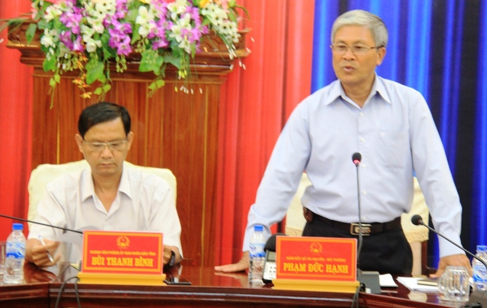 Cách chức 2 cán bộ Sở Tài nguyên - Môi trường vì đánh nhau - 1
Ông Phạm Đức Hạnh trả lời các câu hỏi của PV