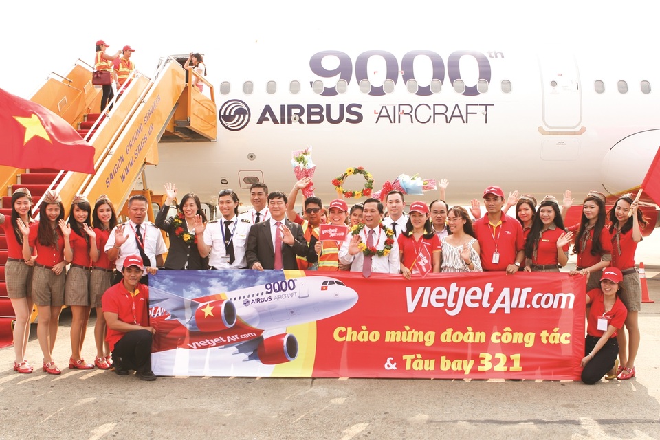 Vietjet tiếp nhận 16 máy bay từ Đức - 2 Vietjet đón tàu bay thứ 9.000 đặc biệt của Airbus từ Hamburg (Đức)