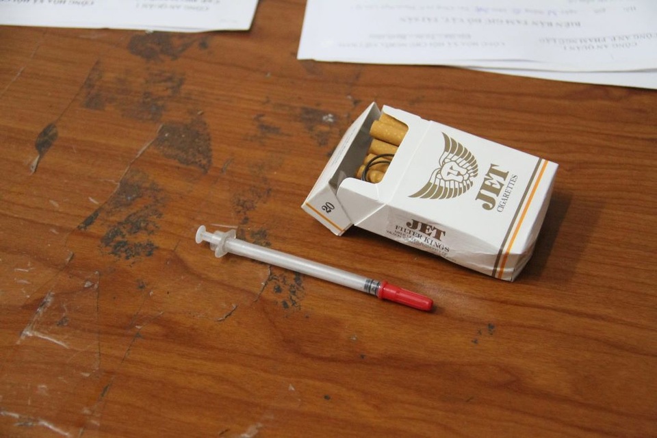 Chiếc kim tiêm mà Cường dùng để đe dọa người dân nhằm xin tiền