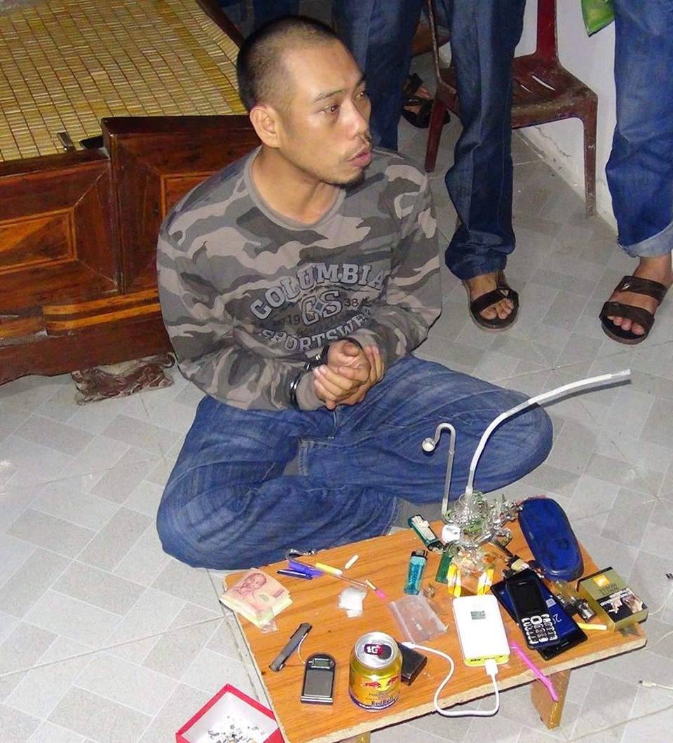 Trùm ma túy tung clip dựng chuyện công an đánh đập, sỉ nhục mình sau lần bắt hụt - 2 Nguyễn Đình Long bị bắt tại nhà đàn em