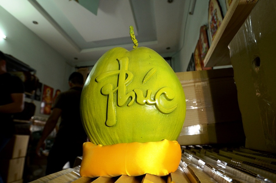 Dừa in hình chữ Phúc.