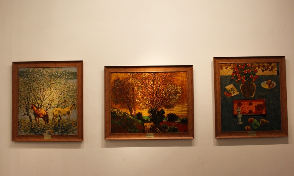 Tranh sơn mài của họa sĩ Nguyễn Đình Tuyên: Hiện đại trong truyền thống - 2 Một số bức tranh tại triển lãm.