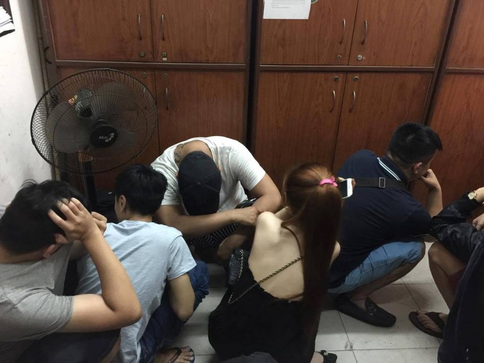 “Đột kích” nhà hàng, phát hiện 33 người dương tính với ma túy - 1 “Đột kích” nhà hàng, phát hiện 33 người dương tính với ma túy - 1