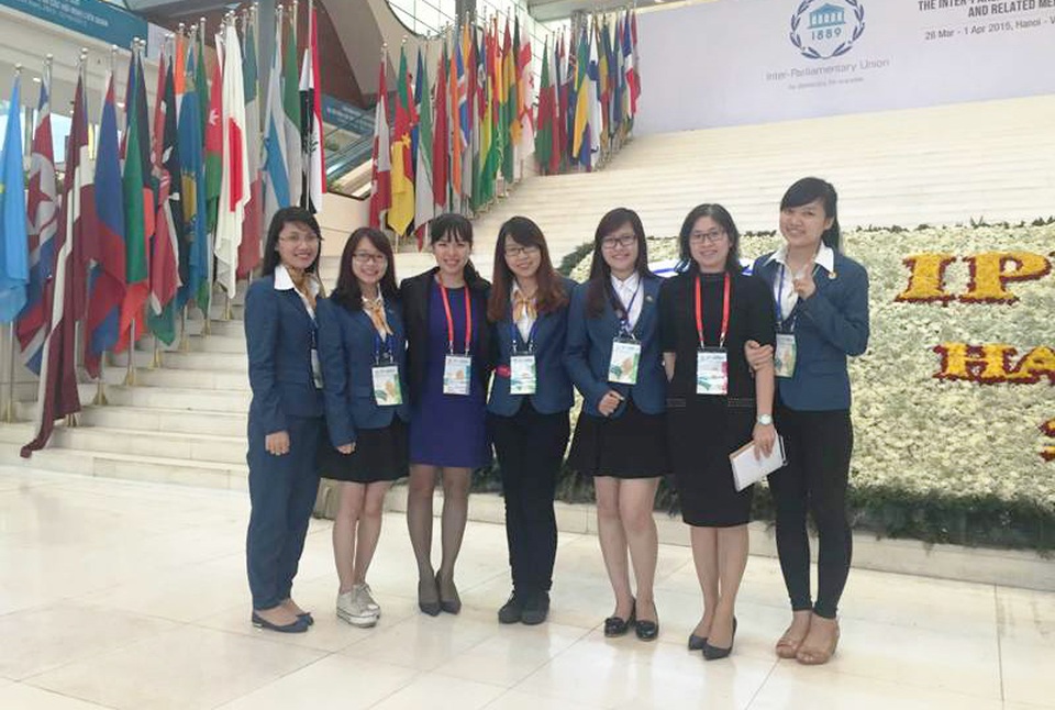 Nguyễn Hà Thu (thứ 2, bên trái) tham dự lễ khai mạc Đại hội đồng Liên minh nghị viện thế giới lần thứ 132 (IPU-132) diễn ra tại Việt Nam.