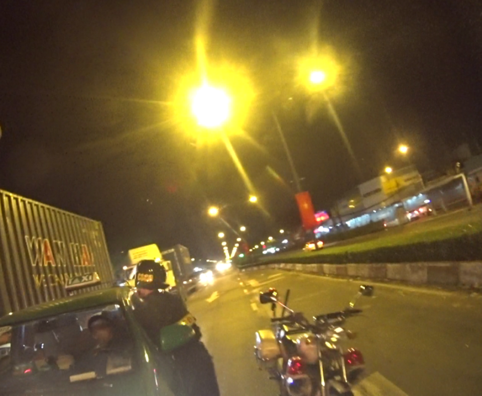 Nghi can Thành cố thủ trong xe