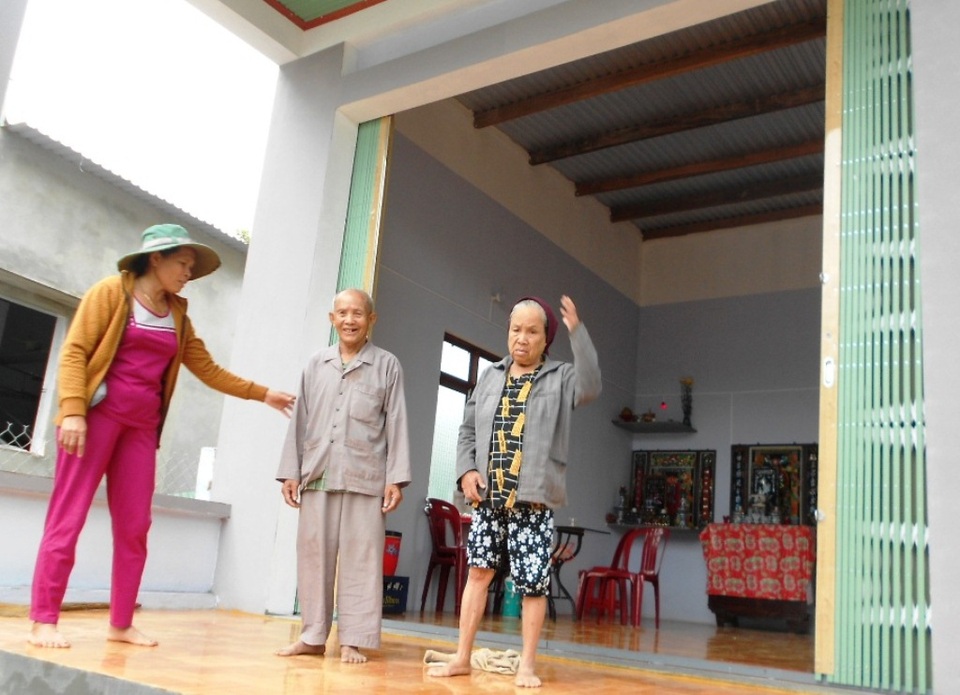 Mầm xuân trên vùng rốn lũ Bình Định - 2 Vợ chồng ông Lưu Văn Khánh, thôn Nhân Ân, xã Phước Thuận với niềm vui đón Têt trong ngôi nhà mới khang trang