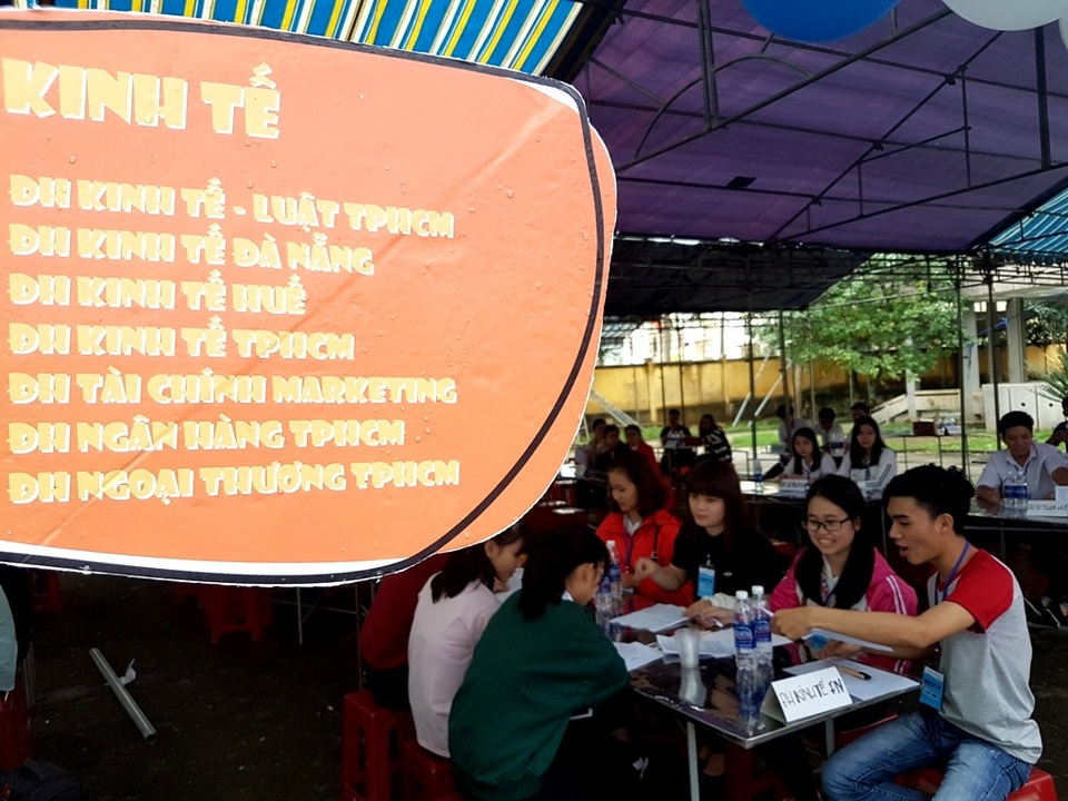 
Khu vực tư vấn tuyển sinh vào nhóm các trường khối Kinh tế.
