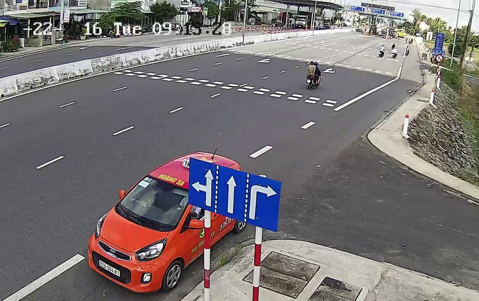 “Lạ lùng” ô tô rồng rắn ngược chiều quốc lộ 1A - 3 “Lạ lùng” ô tô rồng rắn ngược chiều quốc lộ 1A - 3