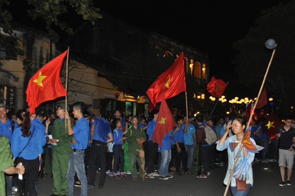 Hội An: Hàng ngàn người dân, bạn trẻ tắt đèn hưởng ứng Giờ trái đất - 1
Đoàn thanh niên TP Hội An tổ chức tuyên truyền và cổ động giờ trái đất