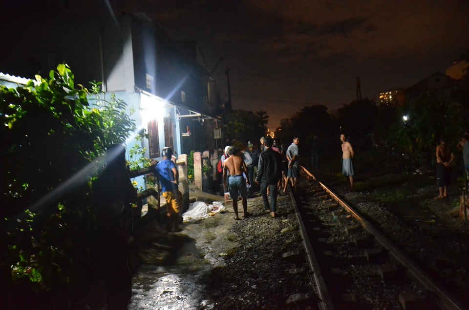 Hiện trường vụ tai nạn đường sắt làm người đàn ông chưa rõ lai lịch tử vong tại chỗ.