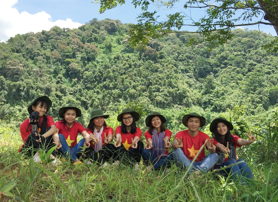 “Sao tháng Giêng” học giỏi, đa tài, giàu lòng nhân ái - 7 Phương cùng các bạn cùng đội phát triển du lịch trong Chiến dịch Mùa hè xanh ở huyện miền núi Tây Giang