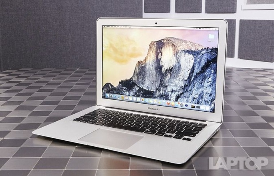 Top 5 laptop pin khủng nhất đầu năm 2017 - 3 Apple MacBook Air 13-inch