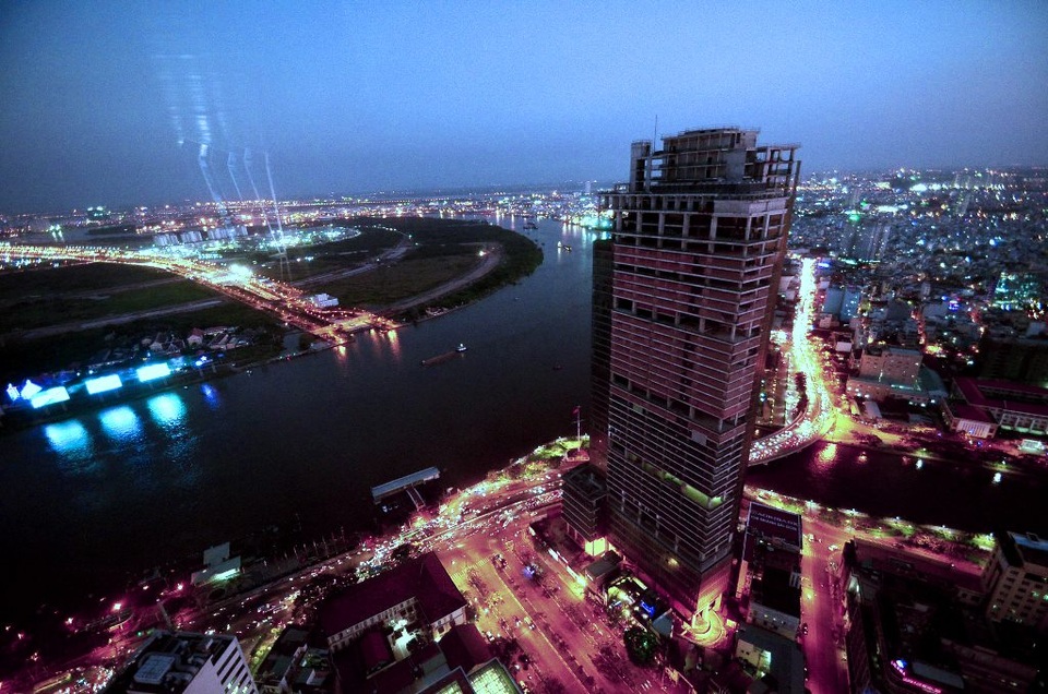 Những địa điểm tuyệt đẹp ngắm pháo hoa dịp 30/4 - 1/5 ở TP.HCM - 2 Từ vị trí chợ đêm trên bến Bạch Đằng, du khách sẽ có những trải nghiệm tuyệt vời.