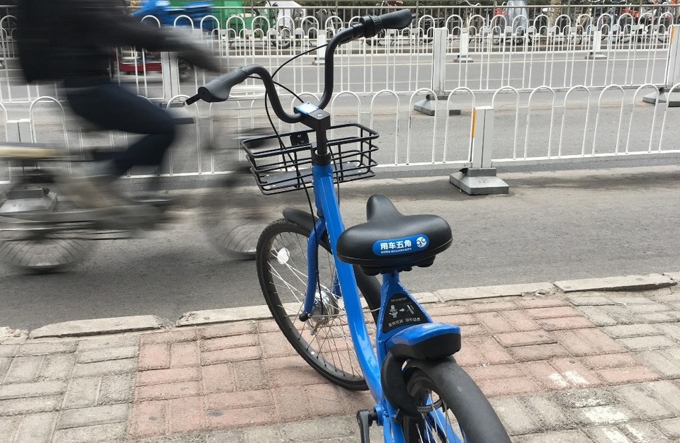 Mô hình xe đạp công cộng ở các thành phố lớn trên thế giới - 2 Xe tự động khóa lại khi không người dùng.