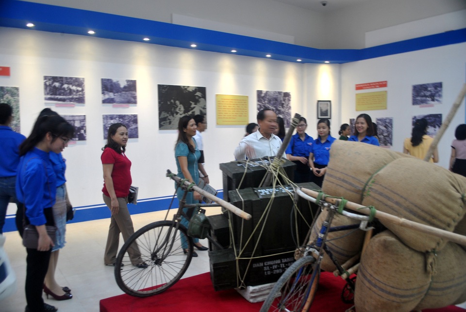 Xe đạp thồ - một trong những phương tiện phục vụ vận chuyển hàng hóa, lương thực, thực phẩm phục vụ tuyến đường Trường Sơn