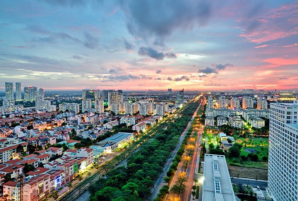 Tiện ích hoàn mỹ phục vụ lối sống mới của thị dân Sài Gòn - 2 Mỹ quan đường phố cũng đạt chuẩn quốc tế với hàng cây xanh dọc phố, nhà mặt tiền đồng nhất, không hề có dây nhợ chằng chịt như các phố cũ.