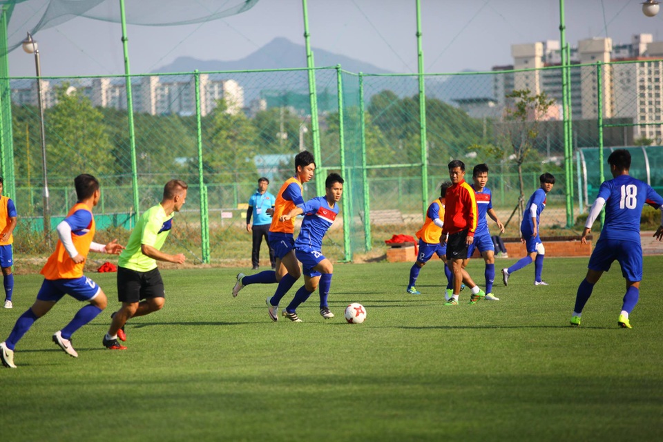 U20 Việt Nam 0-2 U20 Honduras: Thất bại đáng tiếc - 20
Cầu thủ U20 Việt Nam thể hiện sự quyết tâm trước đại chiến với U20 Honduras