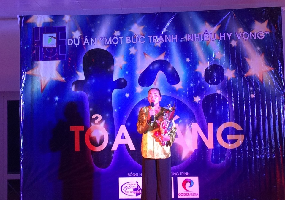 Tiếng hát xoa dịu nỗi đau cho bệnh nhân ung thư - 3 Nhiều bệnh nhân mặc những bộ đồ đẹp nhất của mình lên biểu diễn