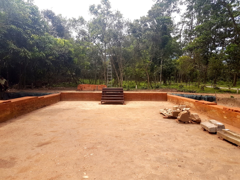 Hoàn thành công tác khai quật đoạn đường cổ ở Thánh địa Mỹ Sơn - 2 Đoạn đường cổ và hai bờ tường dẫn vào chân tháp K đã được trùng tu