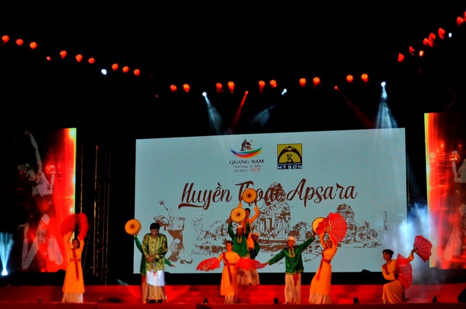 Tiết mục nghệ thuật do đoàn nghệ thuật Chăm Ninh Thuận trình bày