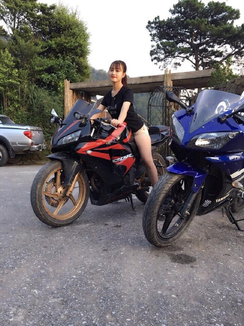 Nữ xe ôm xinh đẹp khiến cộng đồng mạng rần rần tìm kiếm - 2 Trang còn có niềm đam mê với xe phân khối lớn