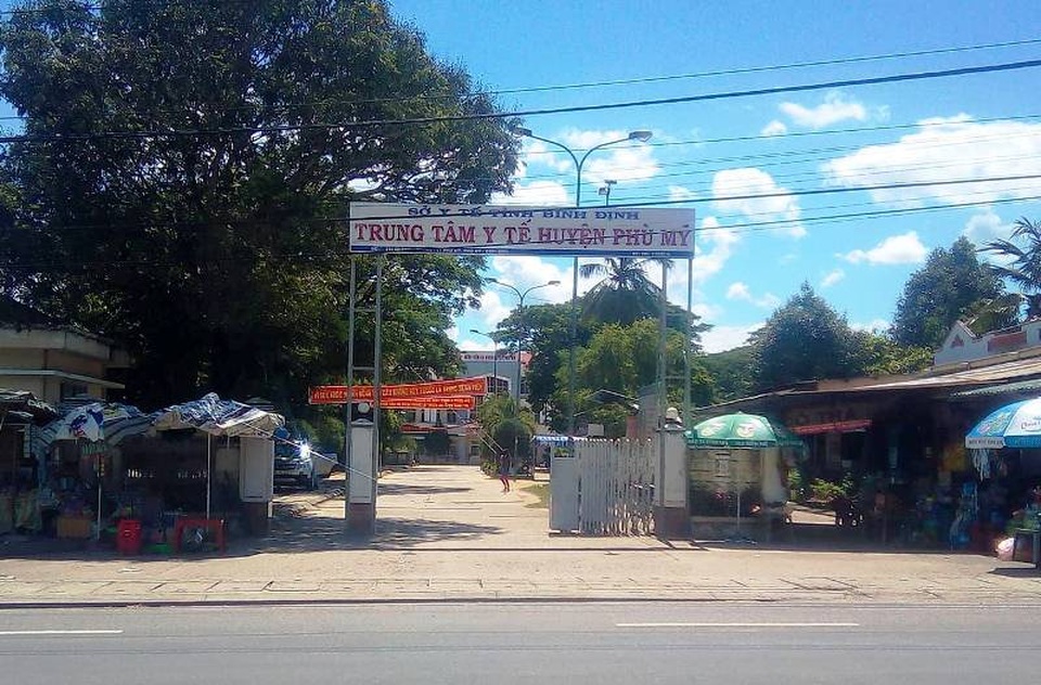 Vụ sản phụ ở Bình Định tử vong: Nhận định bước đầu của Sở Y tế sau khi có kết quả pháp y - 1 Người nhà sản phụ tố kíp trực của cán bộ Trung tâm Y tế huyện Phù Mỹ (Bình Định) tắc trách?