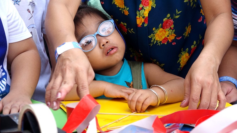 Bất ngờ với những ước mơ các bé gửi vào cánh diều - 2 Ngẩn ngơ với những “siêu ý tưởng” trong đầu.