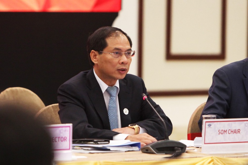 Quan chức cao cấp 21 nền kinh tế “mở màn” Tuần lễ APEC - 1
Thứ trưởng Bùi Thanh Sơn phát biểu khai mạc và chào mừng các quan chức cao cấp của 21 nền kinh tế APEC.