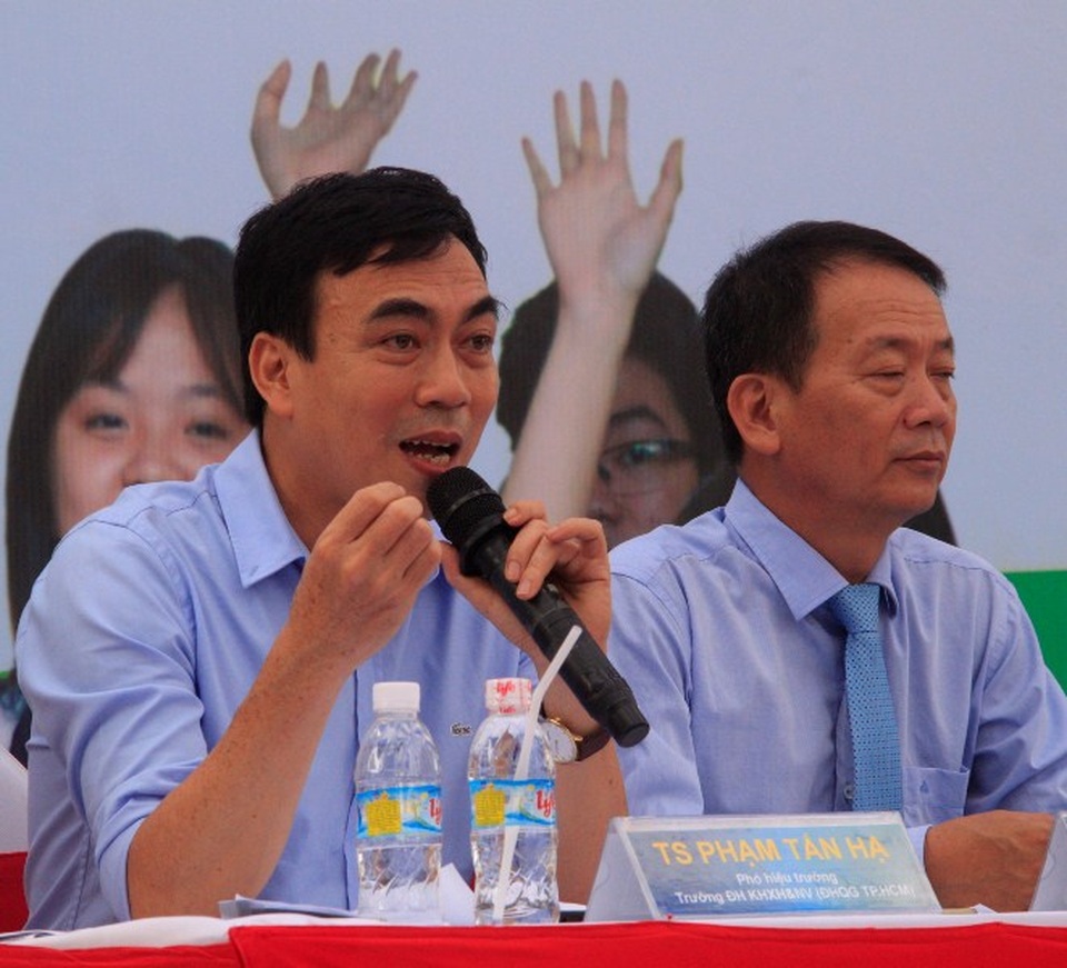 Thí sinh lo học ngành gì ra trường có việc làm ngay, lo học phí tăng - 5 TS. Phạm Tấn Hạ, Phó Hiệu trưởng Trường ĐH KHXH&NV (ĐHQG TP. HCM) trả lời băn khoăn của các bạn thí sinh muốn đăng ký vào trường