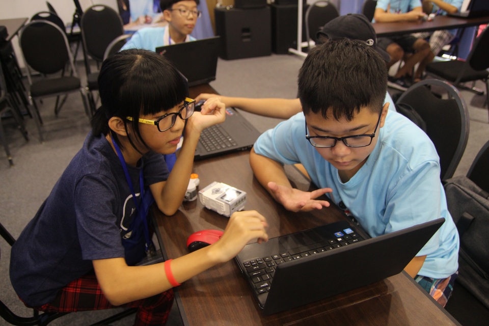 Trại hè "công nghệ cao" thu hút sự quan tâm của phu huynh có con nhỏ - 1 Trại hè GART Robotics Camp 2017 là một sân chơi mới, lạ, độc đáo, dành cho các em nhỏ đang tuổi cắp sách tới trường.