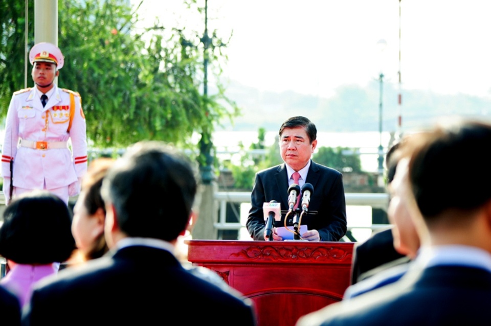 Hình ảnh lễ Thượng cờ ASEAN tại TPHCM - 2 Ông Nguyễn Thành Phong, Chủ tịch UBND TPHCM