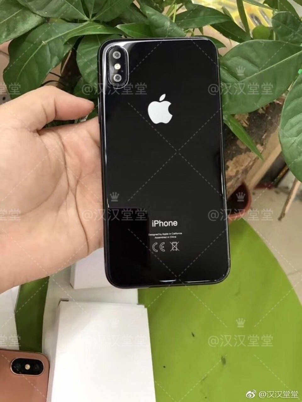 Trên tay iPhone 8 cùng cụm camera kép trứ danh