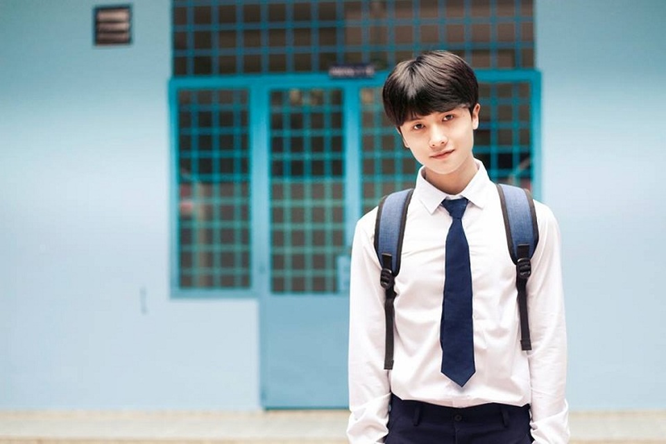 “Soái ca xe buýt” khiến các chị em rần rần tìm kiếm - 3 Nam sinh bí ẩn này là bạn Nguyễn Đình Thắng (sinh năm 1998) hiện đang là sinh viên ngành Kiến Trúc, trường Đại học Kiến Trúc Hà Nội.