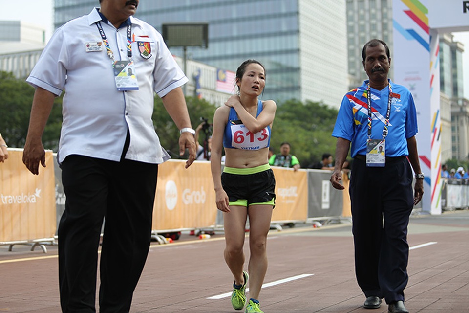 Điền kinh xuất quân, giành HCB marathon SEA Games - 2
Hoàng Thị Thanh (giữa) chỉ giành HCB