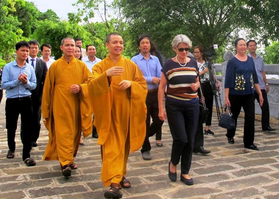 Tổng giám đốc UNESCO thăm quần thể danh thắng Tràng An - 2 Tổng Giám đốc UNESCO thăm chùa Bái Đính - Ngôi chùa lớn nhất Việt Nam nằm trong Quần thể danh thắng Tràng An.