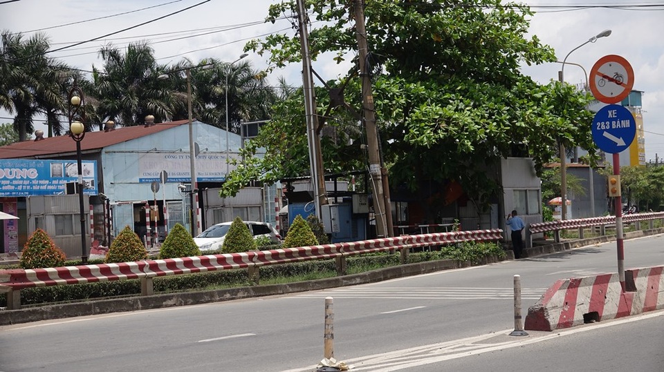 Những trạm thu phí bỏ hoang giữa Sài Gòn - 2 Chỉ còn thấy bóng dáng của một nhân viên bảo vệ