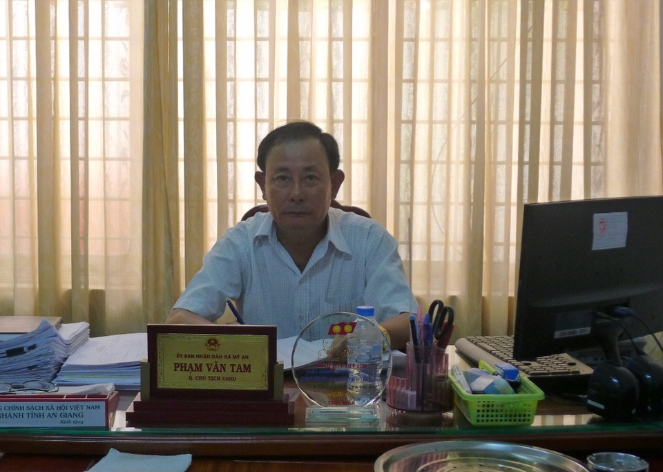 Vụ vợ Phó Bí thư Đảng ủy xã vỡ hụi tiền tỷ: Quá tin vợ "cán bộ to"! - 4
Ông Phạm Văn Tam - Phó Bí thư, Quyền Chủ tịch UBND xã Mỹ An mong muốn sự việc được xử lý dứt điểm.