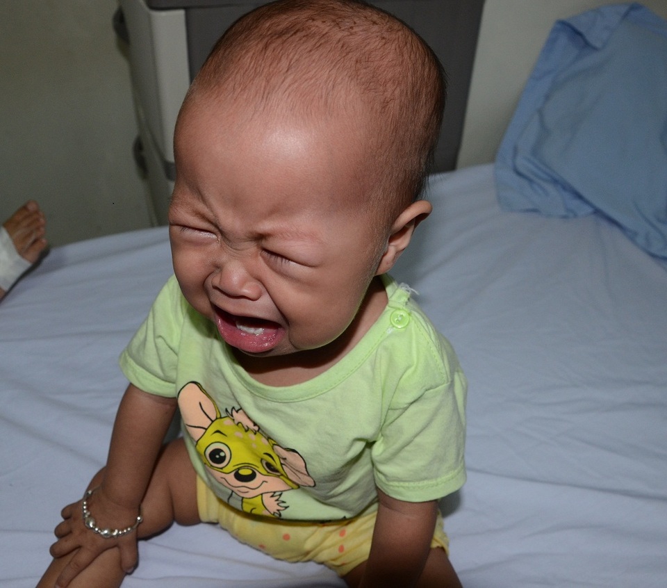 Tiếng khóc xé lòng của bé 11 tháng tuổi mắc ung thư máu cấp lai tủy - 2
Căn bệnh quái ác làm bé vô cùng đau đớn