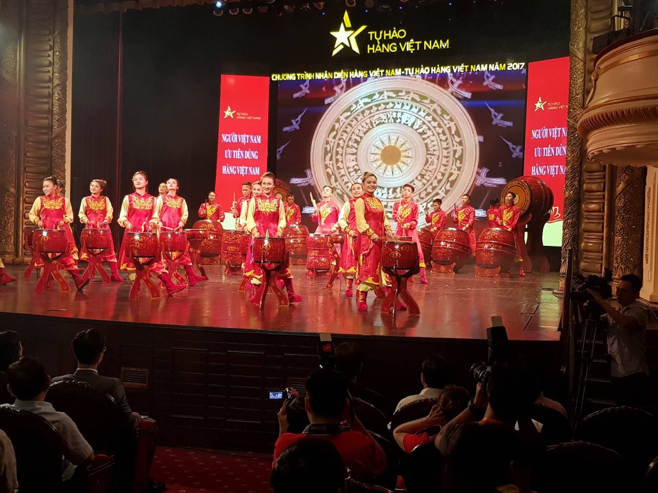 Khởi động Chương trình nhận diện hàng Việt 2017 - 2 
Lễ khai mạc Chương trình Nhận diện hàng Việt Nam - Tự hào hàng Việt Nam được tổ chức trang trọng